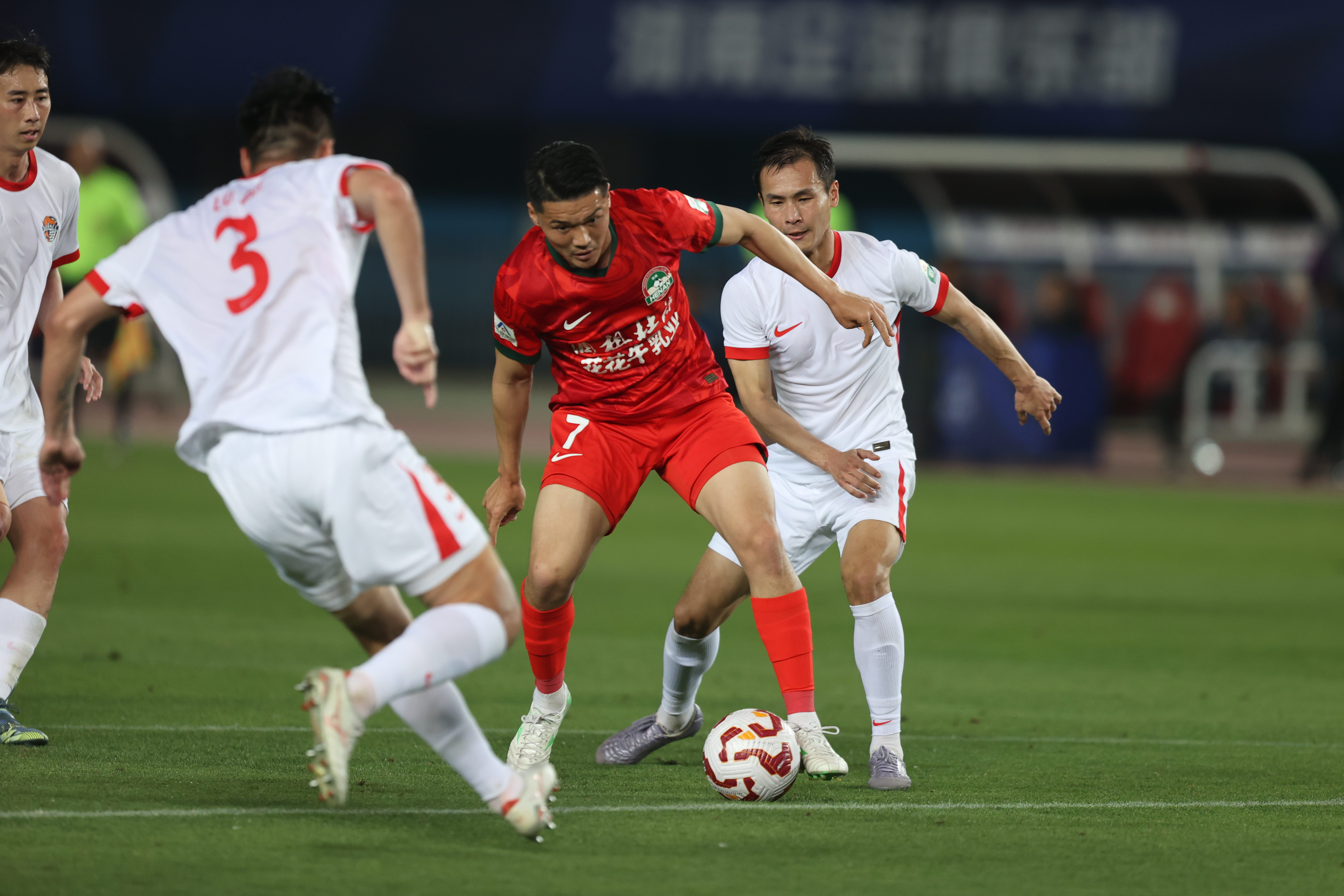 包含广州队发布备战花絮,冲刺阶段再遭质疑,中超任务艰巨,临场指挥获称赞的词条 包含广州队发布备战花絮,冲刺阶段再遭质疑,中超任务艰巨,临场指挥获称赞的词条